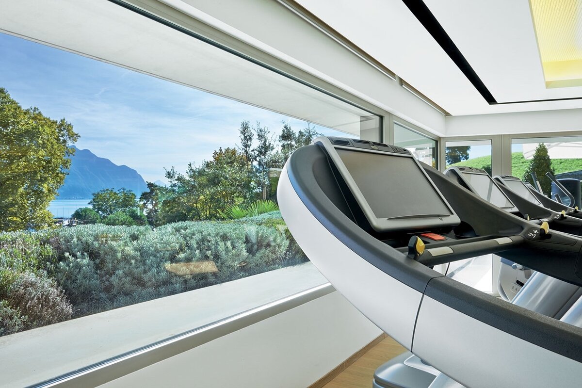 Clinique La Prairie fitness centre — state-of-the-art gym with panoramic Lake Geneva and mountain views